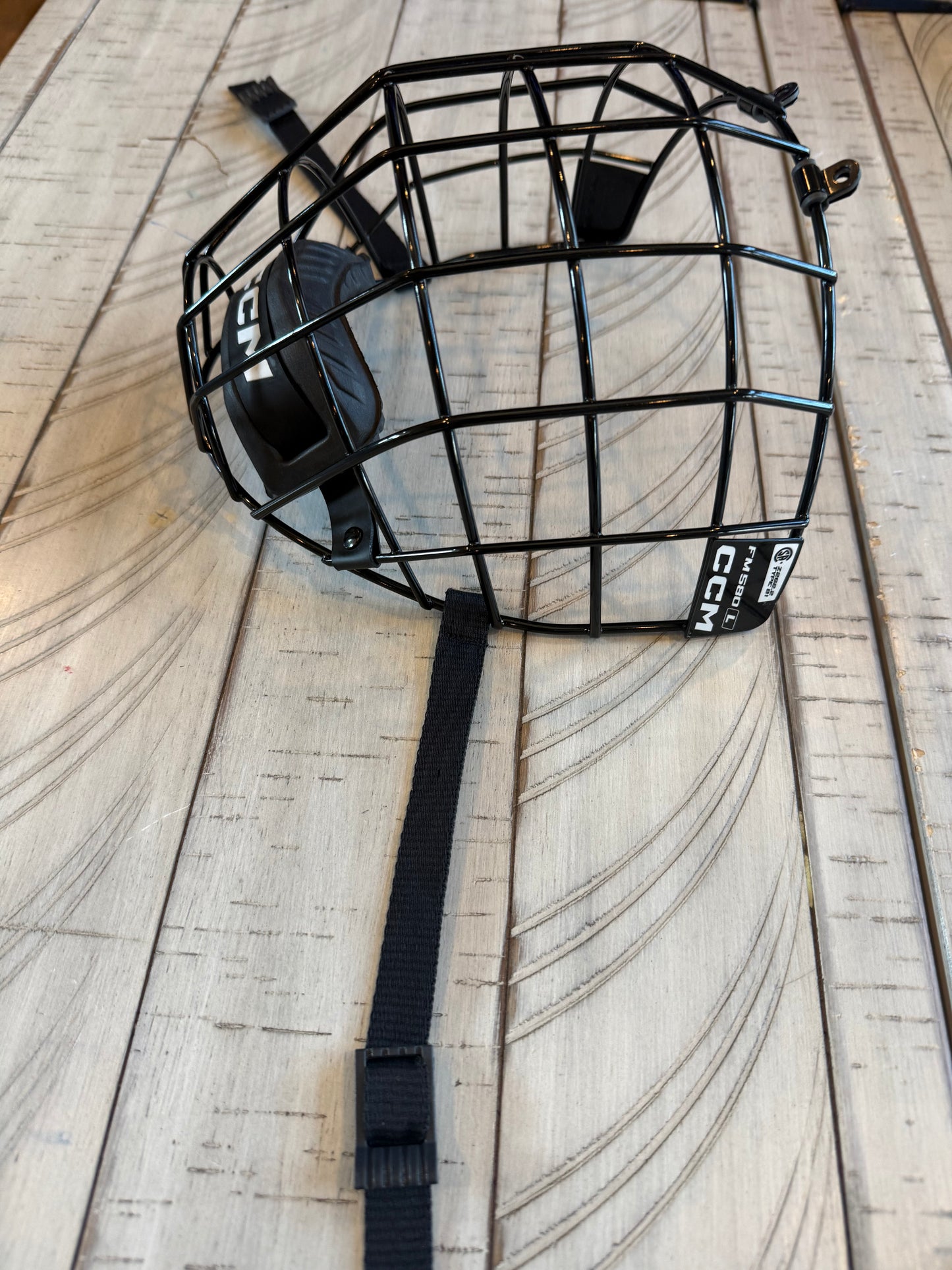 New CCM FM580 Cage Size Senior Large