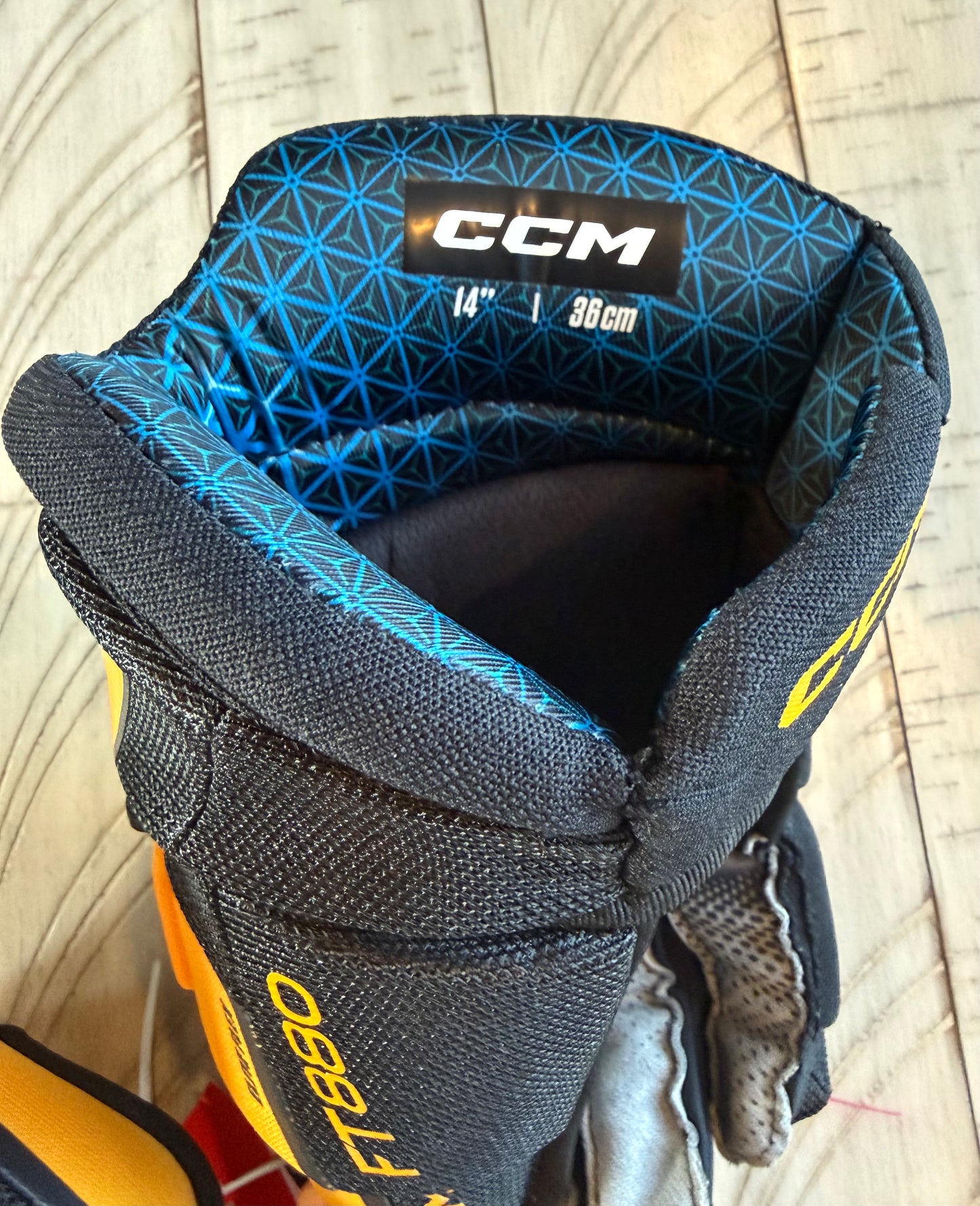 New CCM JetSpeed FT880 Hockey Gloves - 14”
