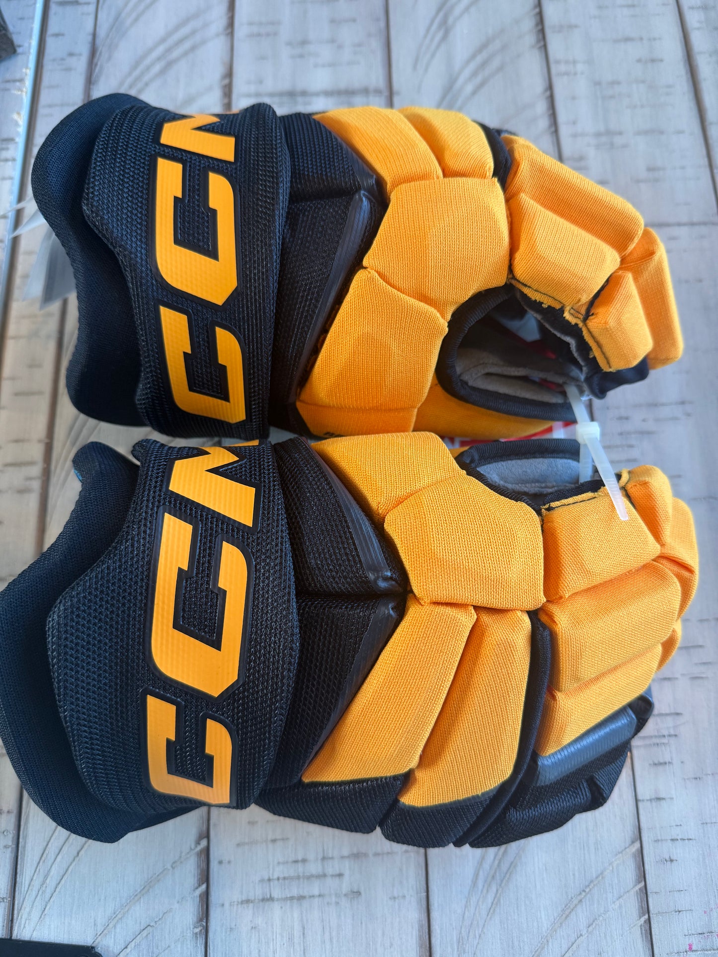 New CCM JetSpeed FT880 Hockey Gloves - 14”