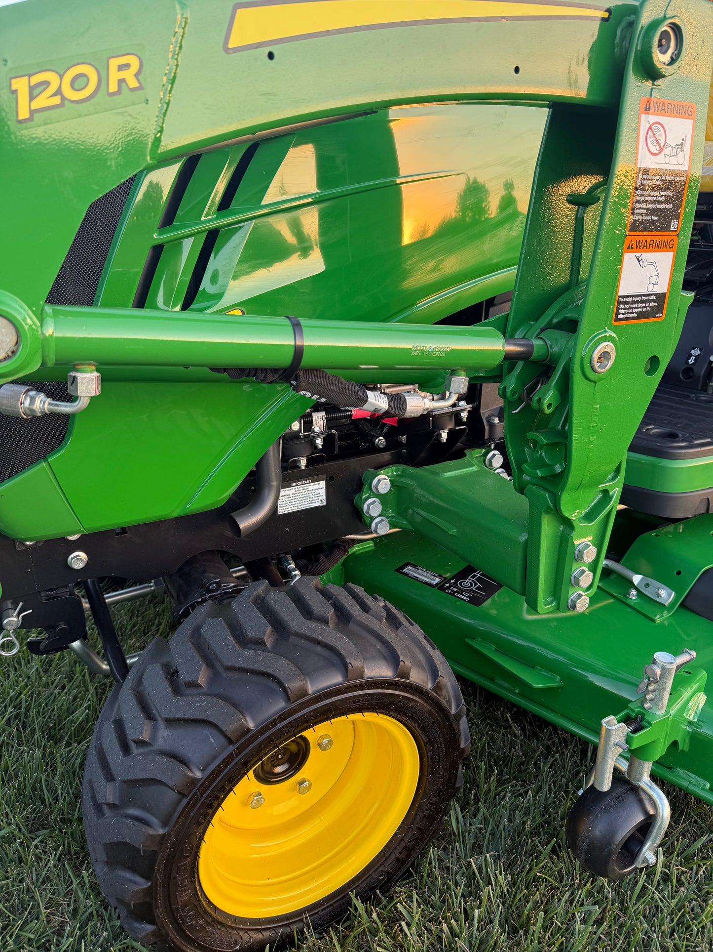 2023 John Deere 1025R – 7.9 Hours – 120R Loader – 60D Mower – Like New